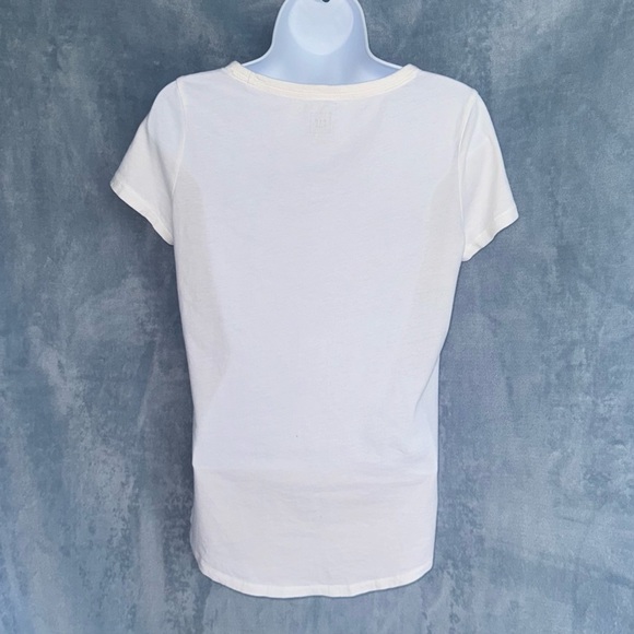 EUC Gap “Vintage Wash” white short-sleeve v-neck pocket tee - Picture 2 of 7